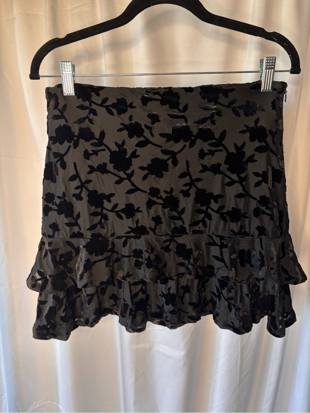 Forever 21 Black Floral Velvet Ruffle Mini Skirt
